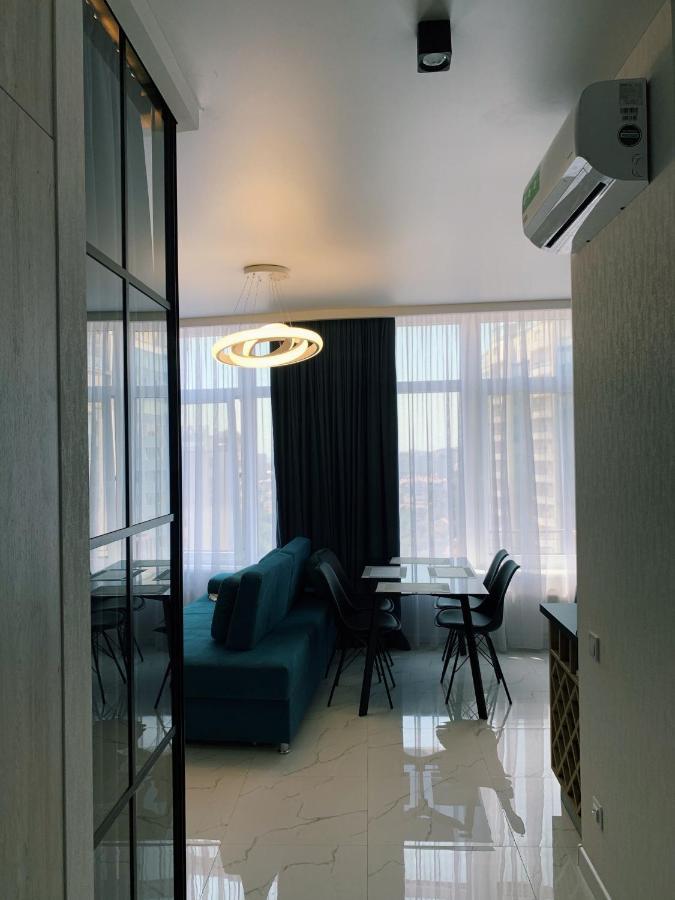 Sunny Apartment 5 Odesa Exterior photo